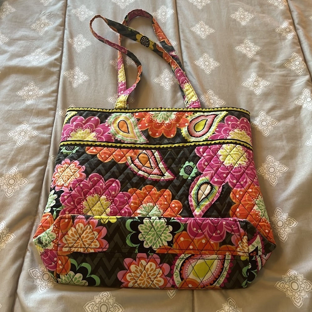 Vera Bradley Tote Bag, Measurements in Photos - Picture 3 of 8